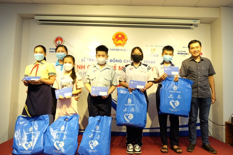 Thêm 48 học sinh được “tiếp sức” bằng học bổng “Đồng hành trẻ mồ côi vượt đại dịch” - Ảnh 4. Thêm 48 học sinh được “tiếp sức” bằng học bổng “Đồng hành trẻ mồ côi vượt đại dịch” - Ảnh 4.