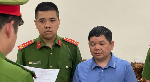 Bắt trưởng khoa dược Bệnh viện Đa khoa tỉnh Sơn La vì nhận hối lộ từ Việt Á - Ảnh 1. Bắt trưởng khoa dược Bệnh viện Đa khoa tỉnh Sơn La vì nhận hối lộ từ Việt Á - Ảnh 1.