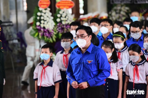 Lãnh đạo Đảng, Nhà nước, TP.HCM viếng tang bà Ngô Thị Huệ - Ảnh 6. Lãnh đạo Đảng, Nhà nước, TP.HCM viếng tang bà Ngô Thị Huệ - Ảnh 6.