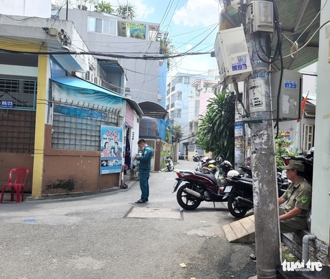 Tạm giữ người con trai nghi giết cha ruột ở Phú Nhuận - Ảnh 1. Tạm giữ người con trai nghi giết cha ruột ở Phú Nhuận - Ảnh 1.