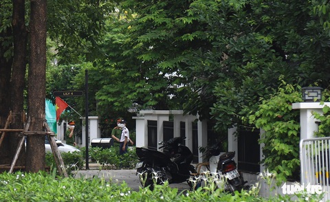 Khám xét nhà riêng các ông Nguyễn Thanh Long, Chu Ngọc Anh, Phạm Công Tạc - Ảnh 6. Khám xét nhà riêng các ông Nguyễn Thanh Long, Chu Ngọc Anh, Phạm Công Tạc - Ảnh 6.