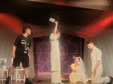 A lô! Lộ hàng phơi bày mặt trái showbiz - Ảnh 5. A lô! Lộ hàng phơi bày mặt trái showbiz - Ảnh 5.