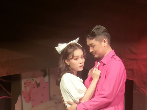 A lô! Lộ hàng phơi bày mặt trái showbiz - Ảnh 4. A lô! Lộ hàng phơi bày mặt trái showbiz - Ảnh 4.