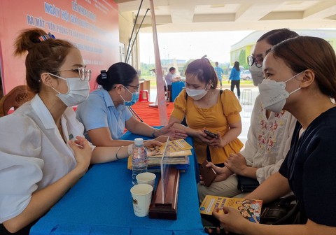 TP.HCM: Hàng nghìn lao động, doanh nghiệp dự ngày hội giải quyết thủ tục hành chính - Ảnh 1. TP.HCM: Hàng nghìn lao động, doanh nghiệp dự ngày hội giải quyết thủ tục hành chính - Ảnh 1.