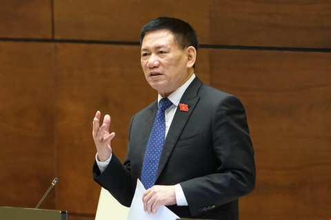 Bộ trưởng Tài chính: Mức giảm trừ gia cảnh là thấp, thu nhập 12 triệu không đủ sống - Ảnh 1. Ông Hồ Đức Phớc cho hay đang kiến nghị đưa Luật Thuế thu nhập cá nhân vào chương trình làm luật - Ảnh: Q.H.