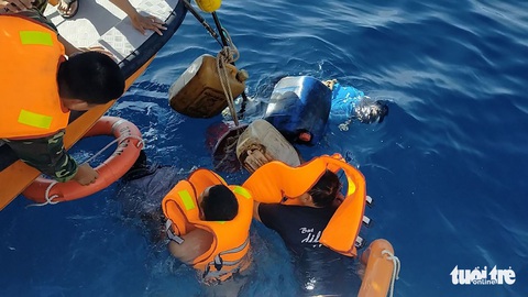 Vụ tông chìm tàu cá khiến 3 người chết ở Quảng Nam: Tạm giữ tàu ở Huế - Ảnh 1. Vụ tông chìm tàu cá khiến 3 người chết ở Quảng Nam: Tạm giữ tàu ở Huế - Ảnh 1.
