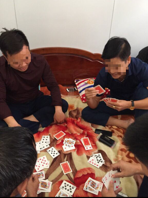 Xác minh tin đội phó thanh tra giao thông huyện Thanh Oai và nhân viên đánh bạc tại trụ sở - Ảnh 1. Xác minh tin đội phó thanh tra giao thông huyện Thanh Oai và nhân viên đánh bạc tại trụ sở - Ảnh 1.
