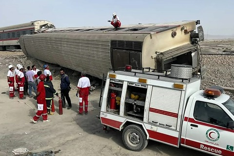 Tàu trật bánh ở Iran, ít nhất 17 người chết - Ảnh 1. Tàu trật bánh ở Iran, ít nhất 17 người chết - Ảnh 1.