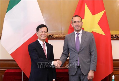 Ý muốn hợp tác hàng không vũ trụ với Việt Nam - Ảnh 1. Ý muốn hợp tác hàng không vũ trụ với Việt Nam - Ảnh 1.