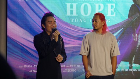 Tùng Dương đã thôi... cực đoan - Ảnh 1. Tùng Dương đã thôi... cực đoan - Ảnh 1.