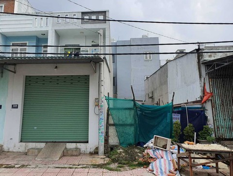 Hai chủ đất liền kề có giấy chứng nhận nhầm thửa, các cơ quan đều nói mình đúng - Ảnh 1. Hai chủ đất liền kề có giấy chứng nhận nhầm thửa, các cơ quan đều nói mình đúng - Ảnh 1.