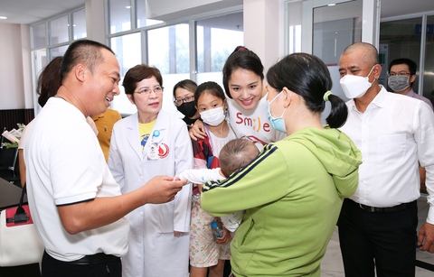 AVAKids góp 5 tỉ đồng phẫu thuật nụ cười cho trẻ em Việt - Ảnh 4. AVAKids góp 5 tỉ đồng phẫu thuật nụ cười cho trẻ em Việt - Ảnh 4.