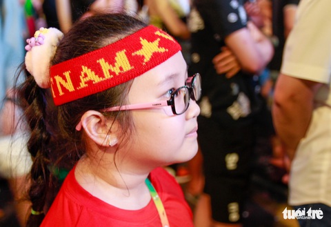 Cháy hết mình cùng U23 Việt Nam ở phố đi bộ Nguyễn Huệ - Ảnh 6. Cháy hết mình cùng U23 Việt Nam ở phố đi bộ Nguyễn Huệ - Ảnh 6.