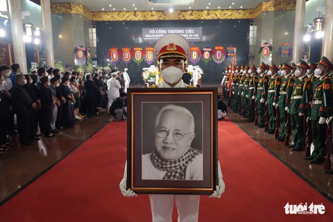 Đưa tiễn cán bộ lão thành cách mạng Ngô Thị Huệ về nơi an nghỉ - Ảnh 1. Đưa tiễn cán bộ lão thành cách mạng Ngô Thị Huệ về nơi an nghỉ - Ảnh 1.