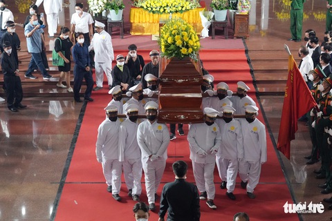 Đưa tiễn cán bộ lão thành cách mạng Ngô Thị Huệ về nơi an nghỉ - Ảnh 5. Đưa tiễn cán bộ lão thành cách mạng Ngô Thị Huệ về nơi an nghỉ - Ảnh 5.