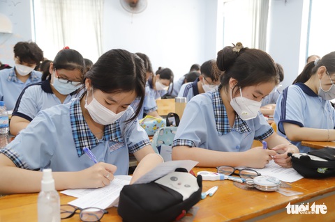 Tuyển sinh lớp 10 tại TP.HCM: Học sinh có cần đeo khẩu trang khi đến phòng thi hay không? - Ảnh 1. Tuyển sinh lớp 10 tại TP.HCM: Học sinh có cần đeo khẩu trang khi đến phòng thi hay không? - Ảnh 1.