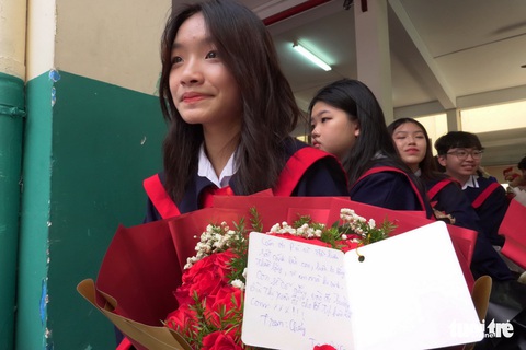 Xúc động Thư gởi ba tại lễ tri ân trưởng thành của học sinh - Ảnh 3. Xúc động Thư gởi ba tại lễ tri ân trưởng thành của học sinh - Ảnh 3.