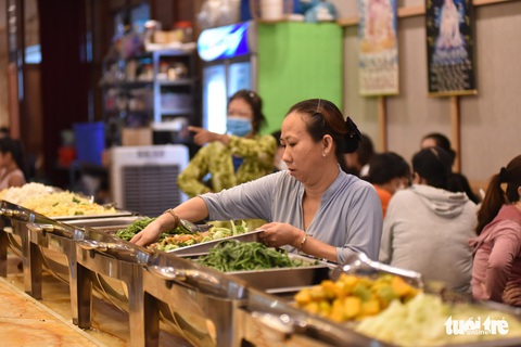 Quán ăn trả tiền tùy tâm tại TP.HCM thu hút cả ngàn khách mỗi ngày - Ảnh 5. Quán ăn trả tiền tùy tâm tại TP.HCM thu hút cả ngàn khách mỗi ngày - Ảnh 5.