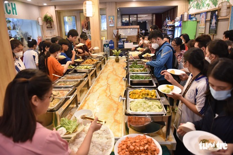 Quán ăn trả tiền tùy tâm tại TP.HCM thu hút cả ngàn khách mỗi ngày - Ảnh 1. Quán ăn trả tiền tùy tâm tại TP.HCM thu hút cả ngàn khách mỗi ngày - Ảnh 1.