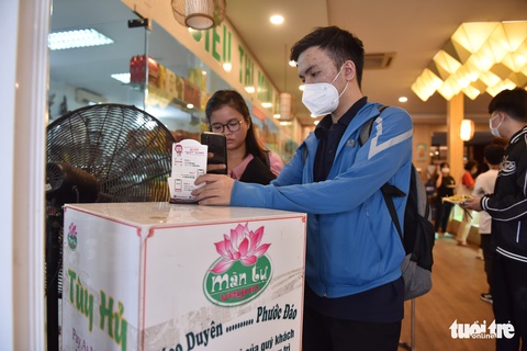 Quán ăn trả tiền tùy tâm tại TP.HCM thu hút cả ngàn khách mỗi ngày - Ảnh 10. Quán ăn trả tiền tùy tâm tại TP.HCM thu hút cả ngàn khách mỗi ngày - Ảnh 10.