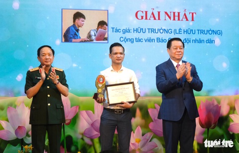 Trao giải cuộc thi viết về những tấm gương bình dị mà cao quý - Ảnh 1. Trao giải cuộc thi viết về những tấm gương bình dị mà cao quý - Ảnh 1.