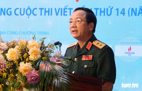 Trao giải cuộc thi viết về những tấm gương bình dị mà cao quý - Ảnh 2. Trao giải cuộc thi viết về những tấm gương bình dị mà cao quý - Ảnh 2.