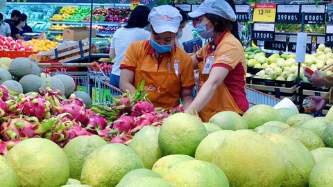 Vào hè ngập trái cây giá rẻ - Ảnh 1. Vào hè ngập trái cây giá rẻ - Ảnh 1.