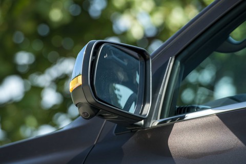 Ford Everest thế hệ mới ra mắt Việt Nam: Thay đổi toàn diện, giá từ 1,1 tỉ đồng - Ảnh 7. Ford Everest thế hệ mới ra mắt Việt Nam: Thay đổi toàn diện, giá từ 1,1 tỉ đồng - Ảnh 7.