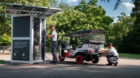 Xe tuk tuk mang phong cách Audi dụ khách du lịch - Ảnh 2. Xe tuk tuk mang phong cách Audi dụ khách du lịch - Ảnh 2.