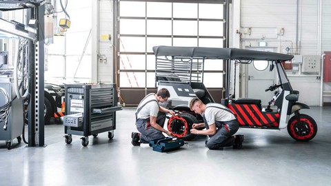 Xe tuk tuk mang phong cách Audi dụ khách du lịch - Ảnh 3. Xe tuk tuk mang phong cách Audi dụ khách du lịch - Ảnh 3.