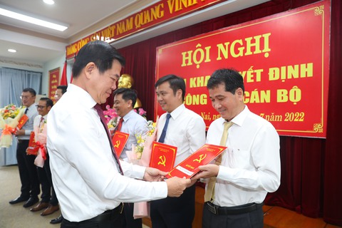Đồng Nai điều động nhiều cán bộ, gồm cả chủ tịch UBND TP Biên Hòa - Ảnh 1. Đồng Nai điều động nhiều cán bộ, gồm cả chủ tịch UBND TP Biên Hòa - Ảnh 1.