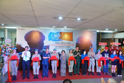 Khai mạc triển lãm Hành trình cùng lực lượng gìn giữ hòa bình tại Nam Sudan - Ảnh 2. Khai mạc triển lãm Hành trình cùng lực lượng gìn giữ hòa bình tại Nam Sudan - Ảnh 2.