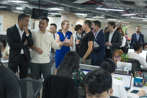 Nguyên Phó thủ tướng Đức đánh giá cao tiềm lực của DatVietVAC Group Holdings - Ảnh 2. Nguyên Phó thủ tướng Đức đánh giá cao tiềm lực của DatVietVAC Group Holdings - Ảnh 2.