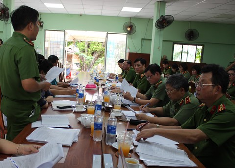 Thứ trưởng Bộ Công an kiểm tra công tác cấp, trả căn cước công dân ở TP Thủ Đức - Ảnh 1. Thứ trưởng Bộ Công an kiểm tra công tác cấp, trả căn cước công dân ở TP Thủ Đức - Ảnh 1.