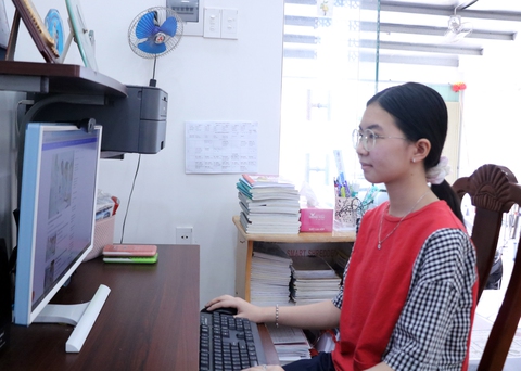 Nữ sinh thủ khoa xưa nay hiếm với 4 điểm 10 bật mí bí quyết học hành - Ảnh 2. Nữ sinh thủ khoa xưa nay hiếm với 4 điểm 10 bật mí bí quyết học hành - Ảnh 2.