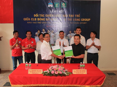 Học viện bóng đá Hoàng Anh Gia Lai được tài trợ 30 tỉ đồng - Ảnh 1. Học viện bóng đá Hoàng Anh Gia Lai được tài trợ 30 tỉ đồng - Ảnh 1.