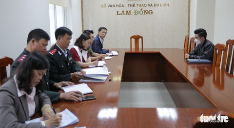 Không xử phạt, chỉ nhắc nhở sân khấu để Khánh Ly hát Gia tài của mẹ không đăng ký trước - Ảnh 2. Không xử phạt, chỉ nhắc nhở sân khấu để Khánh Ly hát Gia tài của mẹ không đăng ký trước - Ảnh 2.