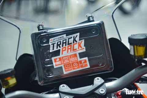 KTM Super Duke 1290 GT giá 900 triệu đồng, ngang ôtô hạng C tại Việt Nam - Ảnh 2. KTM Super Duke 1290 GT giá 900 triệu đồng, ngang ôtô hạng C tại Việt Nam - Ảnh 2.