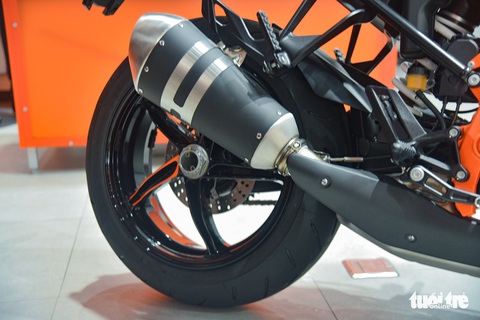 KTM Super Duke 1290 GT giá 900 triệu đồng, ngang ôtô hạng C tại Việt Nam - Ảnh 7. KTM Super Duke 1290 GT giá 900 triệu đồng, ngang ôtô hạng C tại Việt Nam - Ảnh 7.