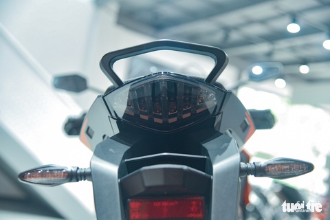 KTM Super Duke 1290 GT giá 900 triệu đồng, ngang ôtô hạng C tại Việt Nam - Ảnh 9. KTM Super Duke 1290 GT giá 900 triệu đồng, ngang ôtô hạng C tại Việt Nam - Ảnh 9.