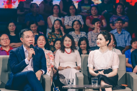 Xem - nghe cuối tuần: Văn Mai Hương hát bolero; Anh em Tuấn Tú lên game show mới... - Ảnh 2. Xem - nghe cuối tuần: Văn Mai Hương hát bolero; Anh em Tuấn Tú lên game show mới... - Ảnh 2.