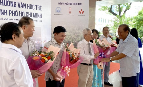 Khởi nghiệp văn chương mở đầu Giải thưởng Văn học trẻ Đại học Quốc gia TP.HCM - Ảnh 1. Khởi nghiệp văn chương mở đầu Giải thưởng Văn học trẻ Đại học Quốc gia TP.HCM - Ảnh 1.
