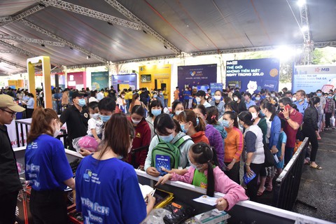 Tin tức sáng 26-11: TP.HCM thu nhập tăng thêm tối đa 1,8 lần thông thường; Chống hàng giả trên Inter - Ảnh 2. Tin tức sáng 26-11: TP.HCM thu nhập tăng thêm tối đa 1,8 lần thông thường; Chống hàng giả trên Inter - Ảnh 2.