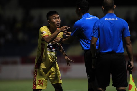 Tổ trọng tài không rời Thanh Hóa trong đêm 9-7 - Ảnh 1. Tổ trọng tài không rời Thanh Hóa trong đêm 9-7 - Ảnh 1.