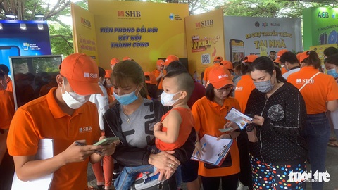Bất ngờ quy mô gian hàng, không gian trải nghiệm và lượng quà tặng khủng ở Chợ phiên Không tiền mặt - Ảnh 9. Bất ngờ quy mô gian hàng, không gian trải nghiệm và lượng quà tặng khủng ở Chợ phiên Không tiền mặt - Ảnh 9.