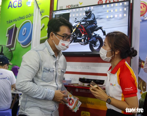 Bất ngờ quy mô gian hàng, không gian trải nghiệm và lượng quà tặng khủng ở Chợ phiên Không tiền mặt - Ảnh 13. Bất ngờ quy mô gian hàng, không gian trải nghiệm và lượng quà tặng khủng ở Chợ phiên Không tiền mặt - Ảnh 13.