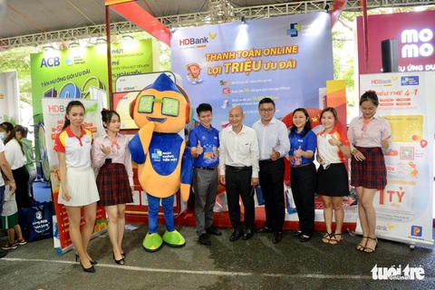 Chợ phiên Không tiền mặt: Cơ hội để bà con, công nhân tiếp cận những tiện ích mới nhất của xã hội - Ảnh 14. Chợ phiên Không tiền mặt: Cơ hội để bà con, công nhân tiếp cận những tiện ích mới nhất của xã hội - Ảnh 14.