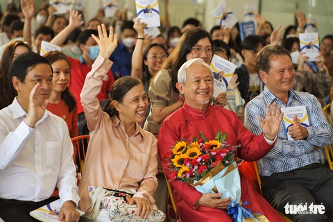 Giao lưu ‘Công dân toàn cầu - Công dân vũ trụ’ cùng giáo sư Phan Văn Trường - Ảnh 1. Giao lưu ‘Công dân toàn cầu - Công dân vũ trụ’ cùng giáo sư Phan Văn Trường - Ảnh 1.