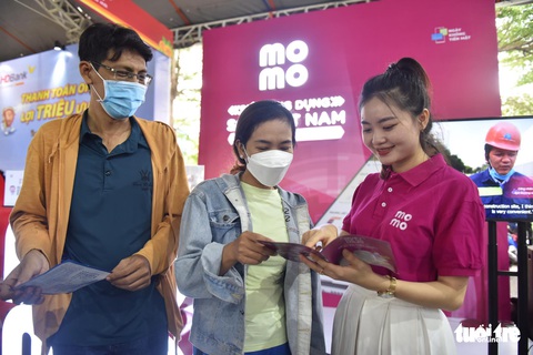 Chợ phiên Không tiền mặt: Cơ hội để bà con, công nhân tiếp cận những tiện ích mới nhất của xã hội - Ảnh 10. Chợ phiên Không tiền mặt: Cơ hội để bà con, công nhân tiếp cận những tiện ích mới nhất của xã hội - Ảnh 10.
