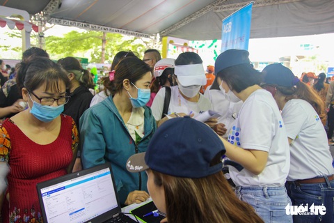 Chợ phiên Không tiền mặt: Cơ hội để bà con, công nhân tiếp cận những tiện ích mới nhất của xã hội - Ảnh 11. Chợ phiên Không tiền mặt: Cơ hội để bà con, công nhân tiếp cận những tiện ích mới nhất của xã hội - Ảnh 11.